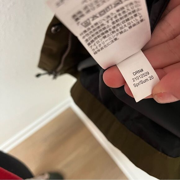 Eddie Bauer Rainfoil Trench Coat in Olive Green PETITE - Picture 13 of 13